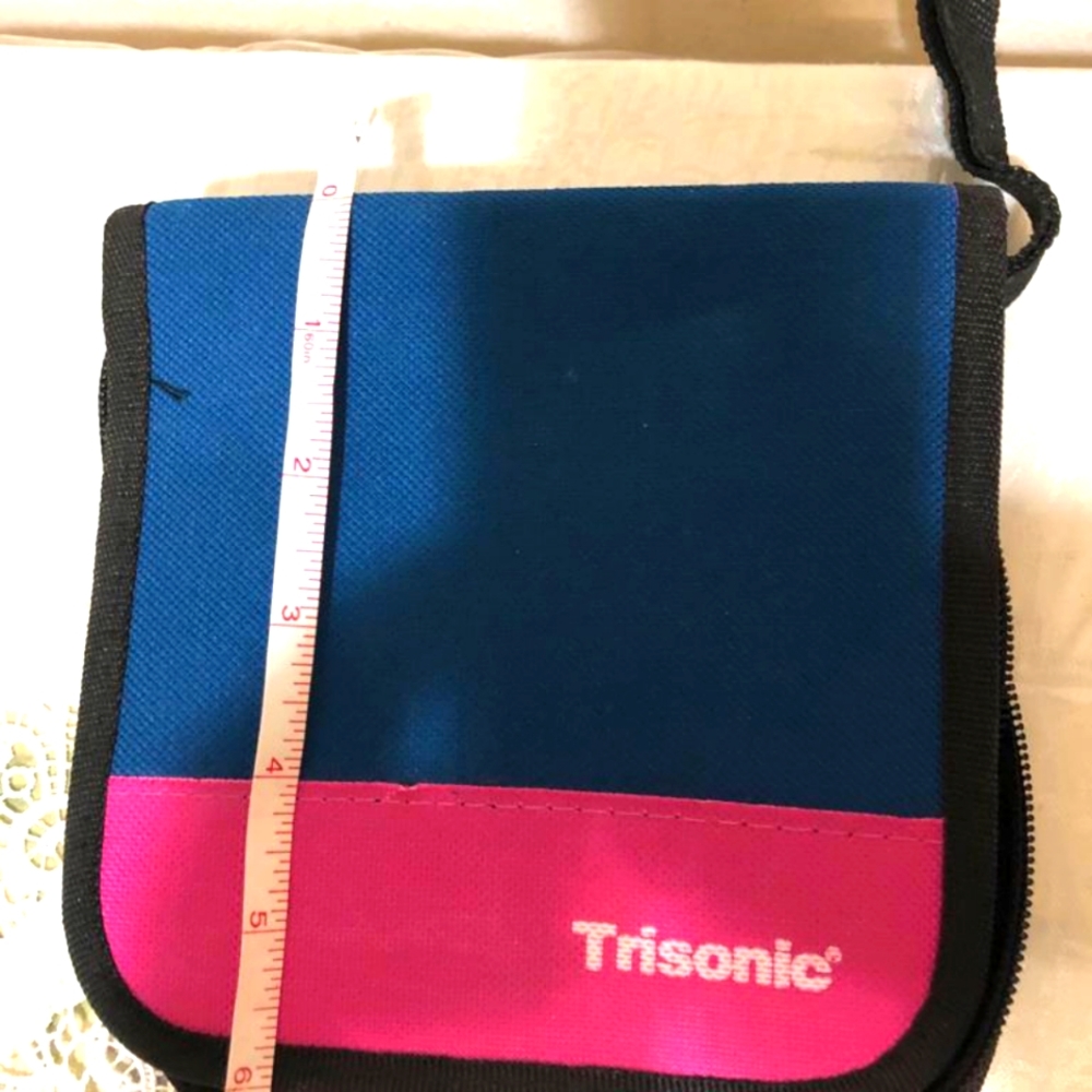 CD case with zipper, very good condition Open to Offers!